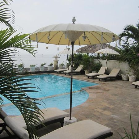 Kembali Beach Bungalows Амед Экстерьер фото