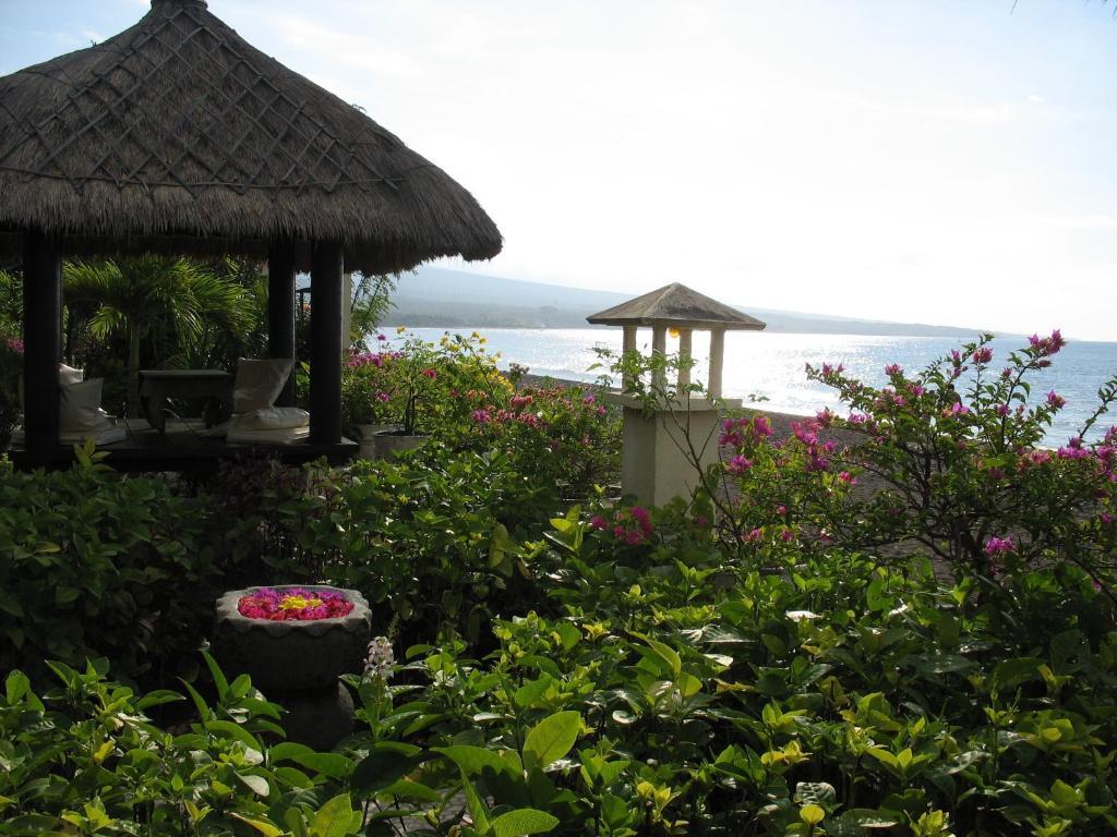 Kembali Beach Bungalows Амед Экстерьер фото