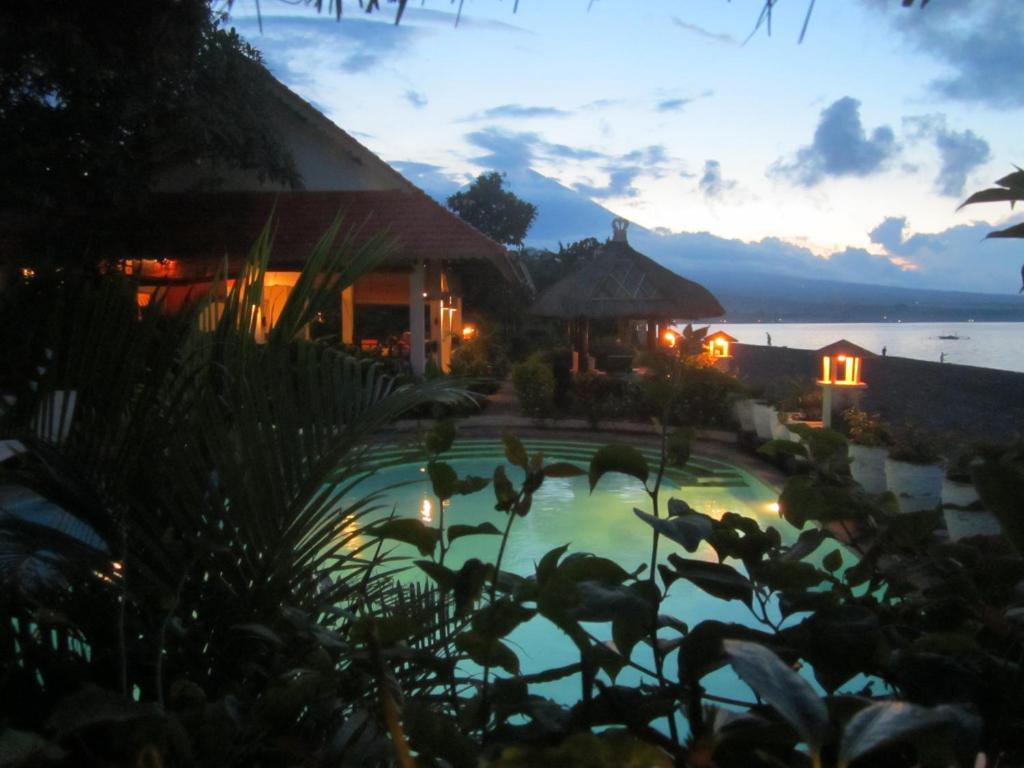 Kembali Beach Bungalows Амед Экстерьер фото