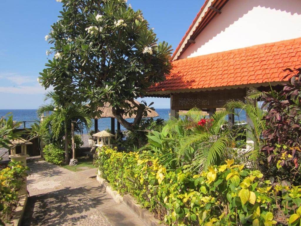 Kembali Beach Bungalows Амед Экстерьер фото