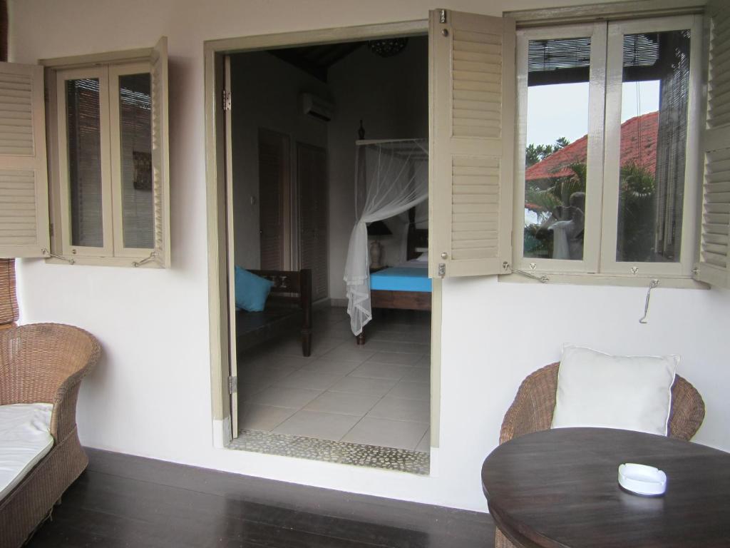 Kembali Beach Bungalows Амед Номер фото